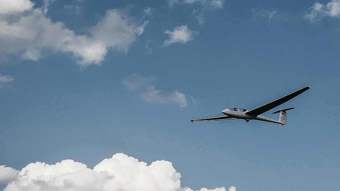 Segelflugzeug am Himmel