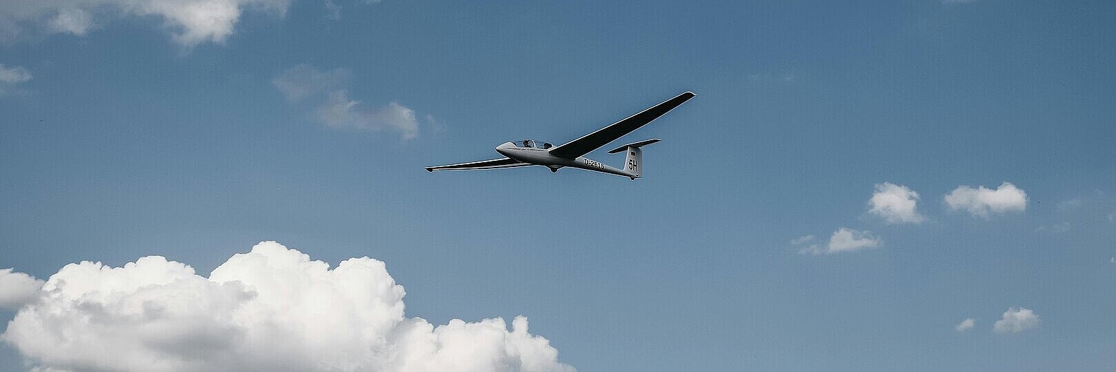 Segelflugzeug am Himmel