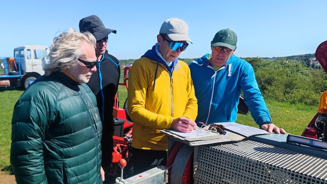 Personen an Schleppwinde