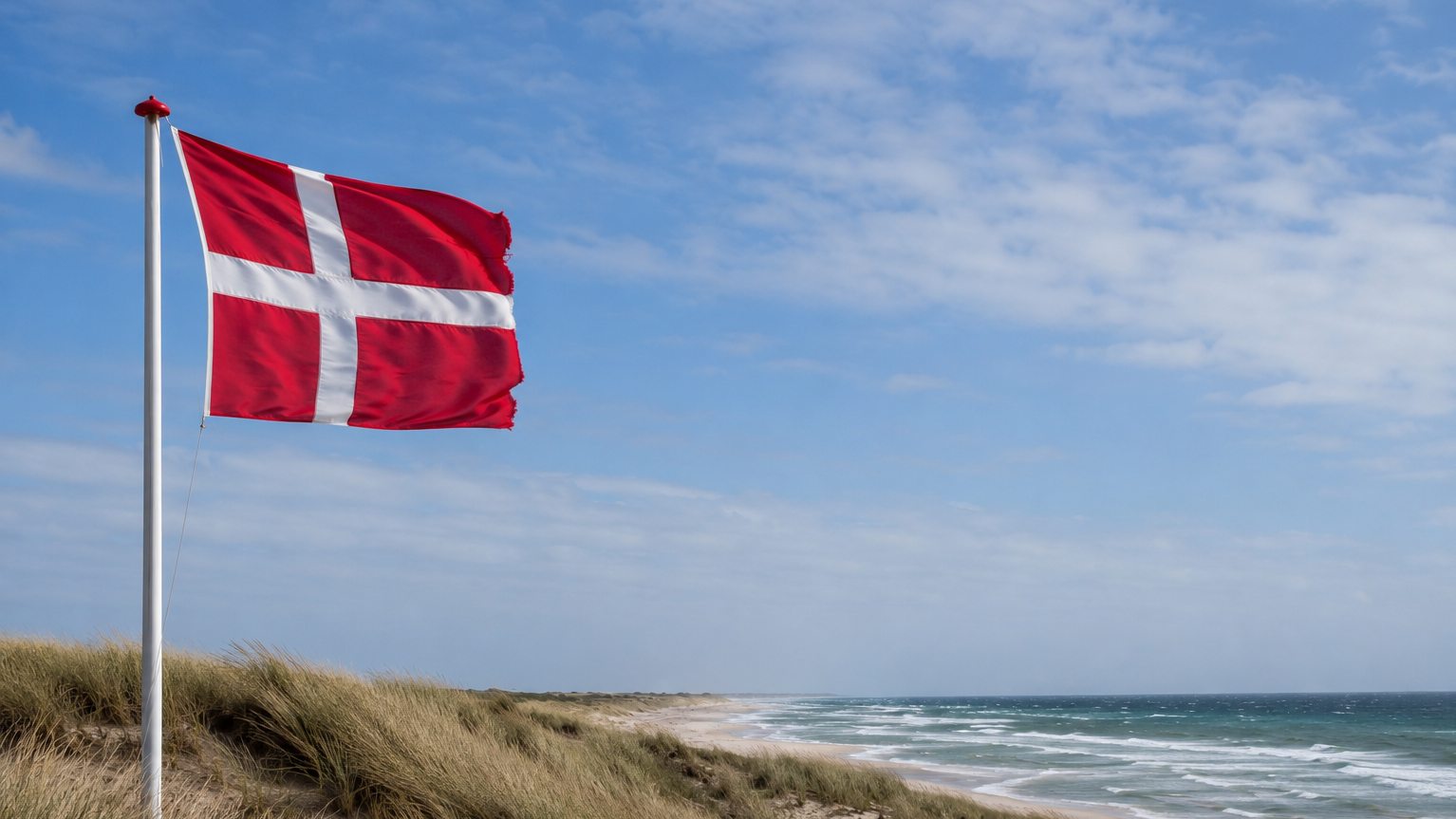 Dänische Flagge am Strand